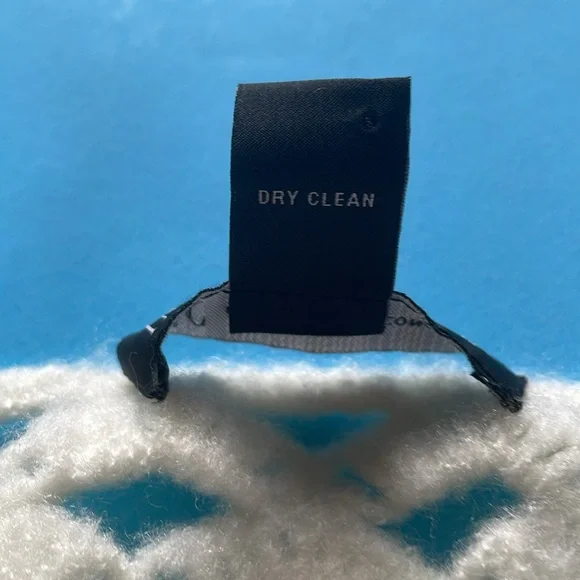 Crocheted Capelet Shawl with Tie Ivory - Picture 6 of 7